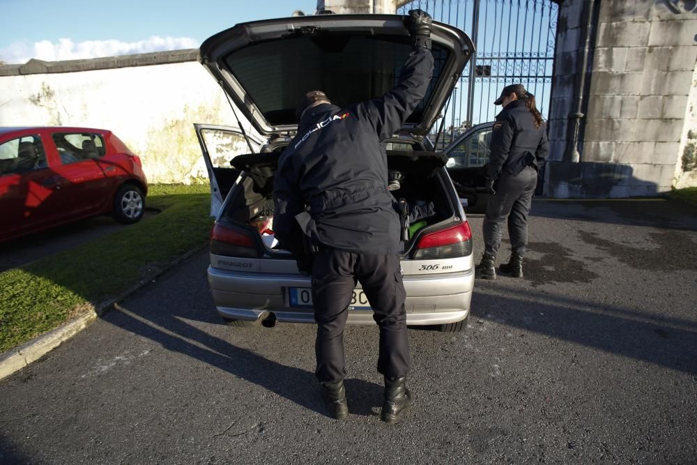 Control de la Policía Nacional en Avilés