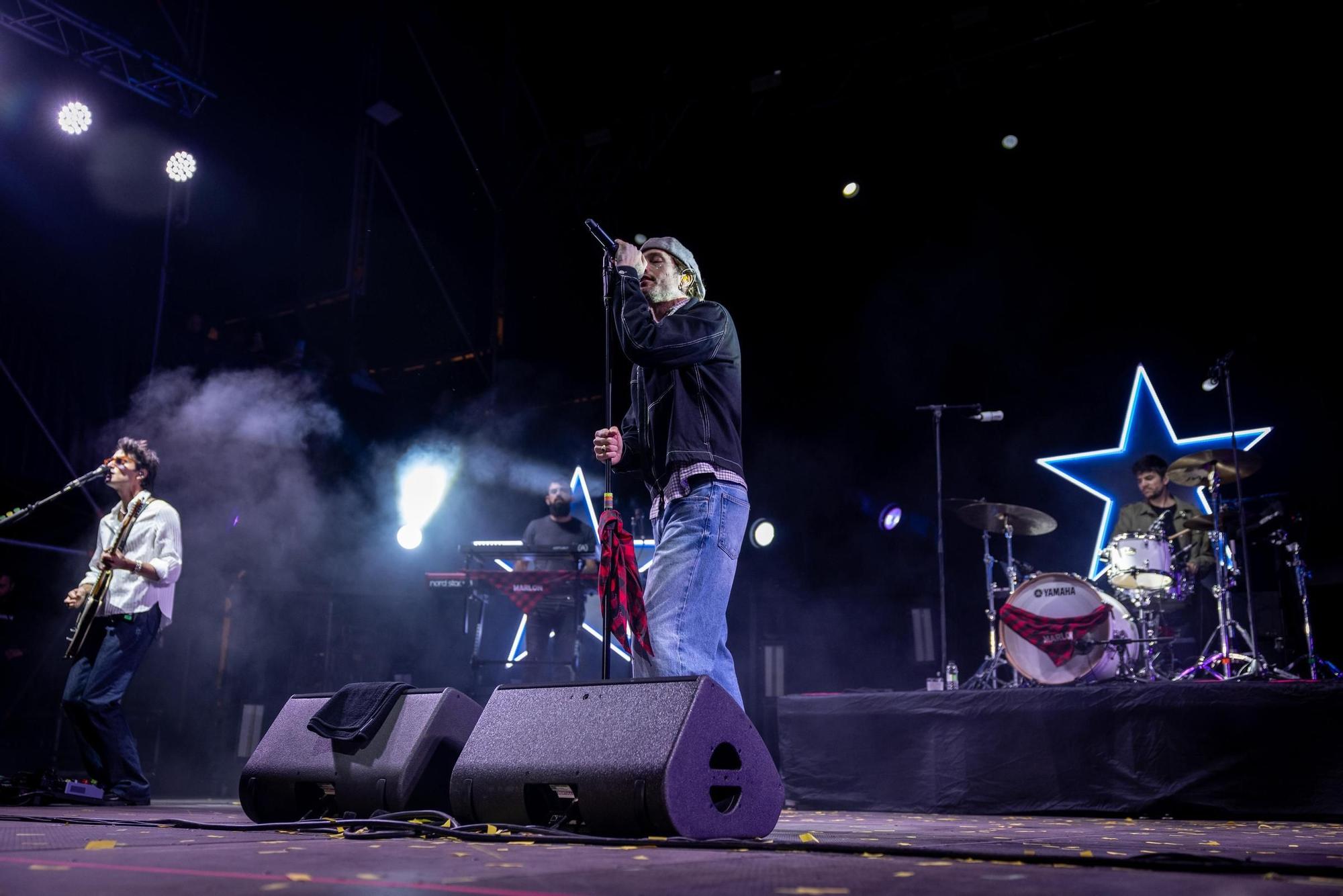 En imágenes | Marlon estalla en su concierto en la plaza del Pilar