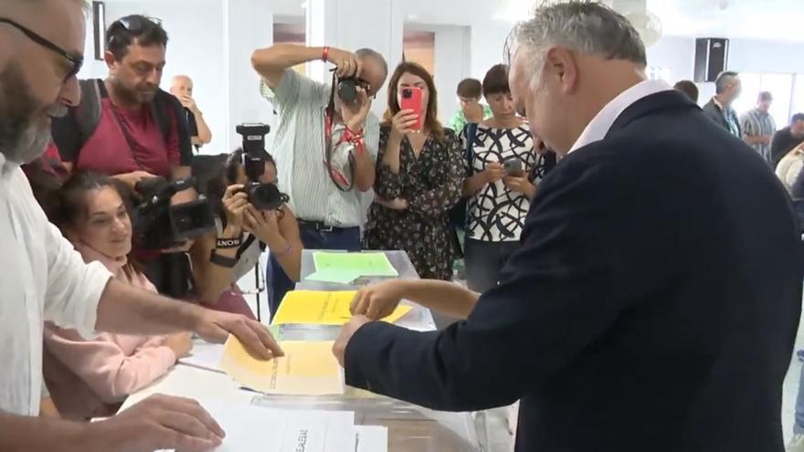 Elecciones 28-M | Ángel Víctor Torres ejerce su derecho al voto