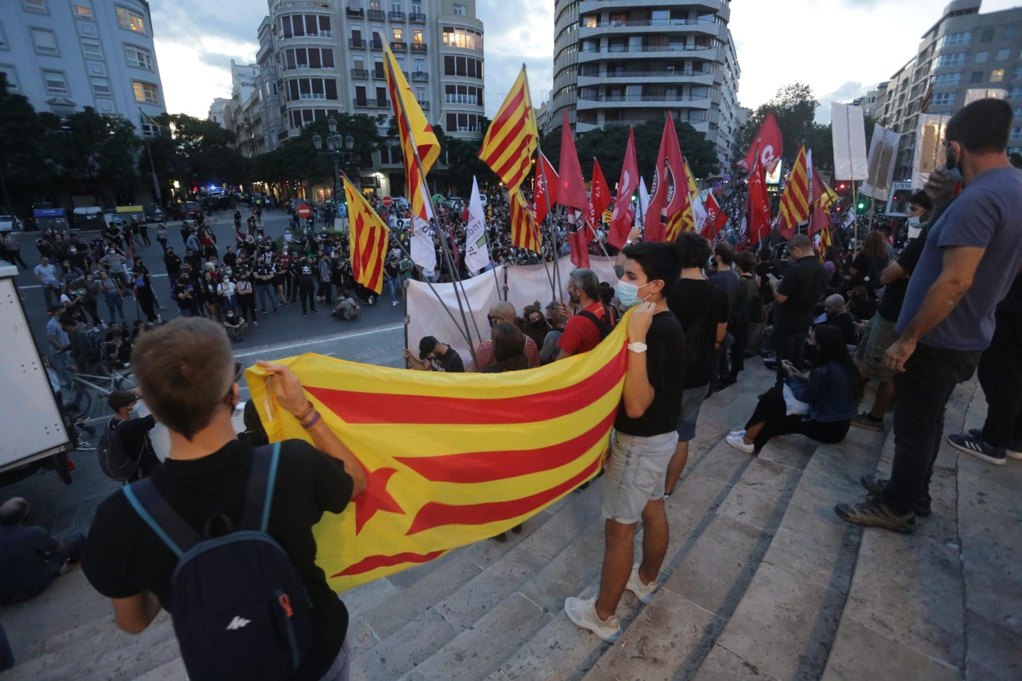 Así han sido las manifestaciones antifascistas del 9 d'Octubre en València