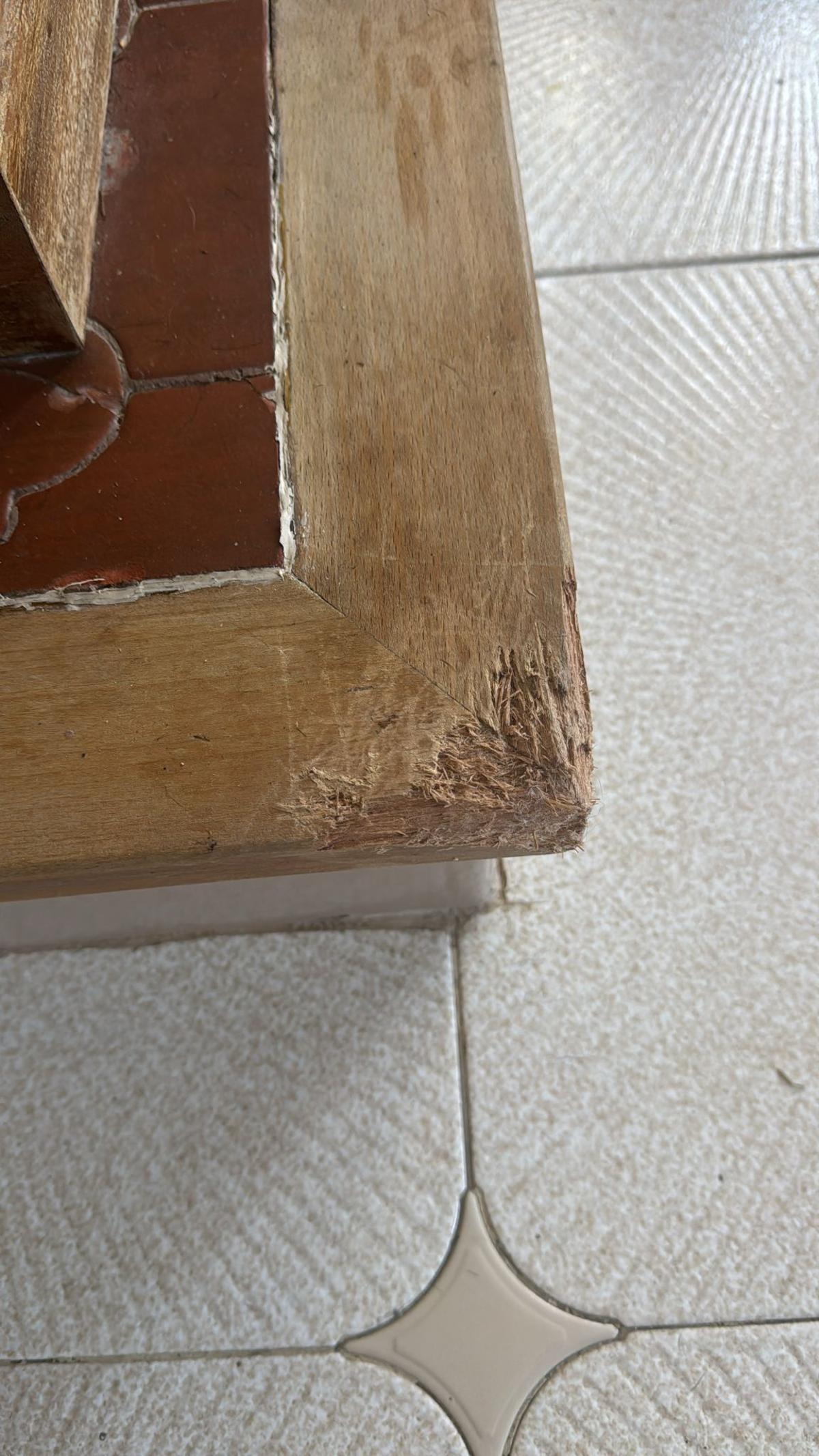 Eine angeknabberte Treppenstufe.