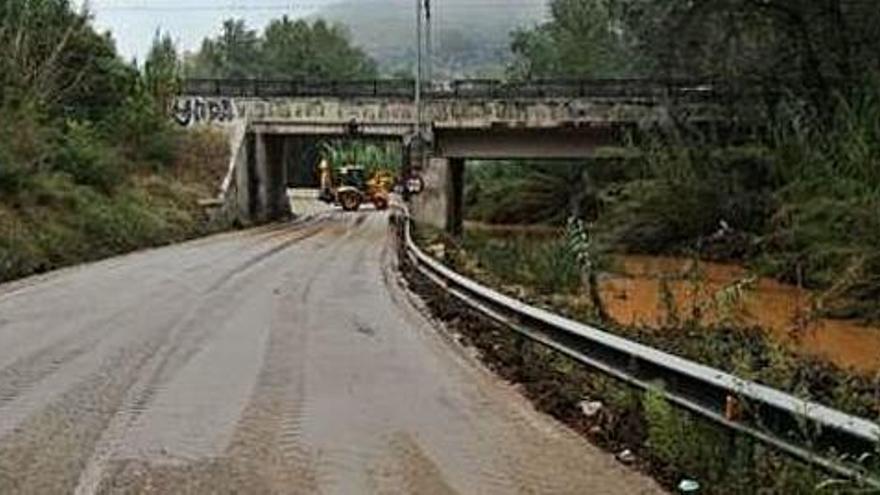Adif farà reparacions al pont que travessa la carretera