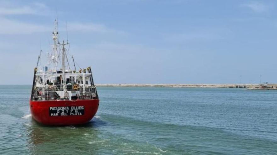 El buque potero “Patagonia Blues” pertenece a Pesquera Cruz del Sur.