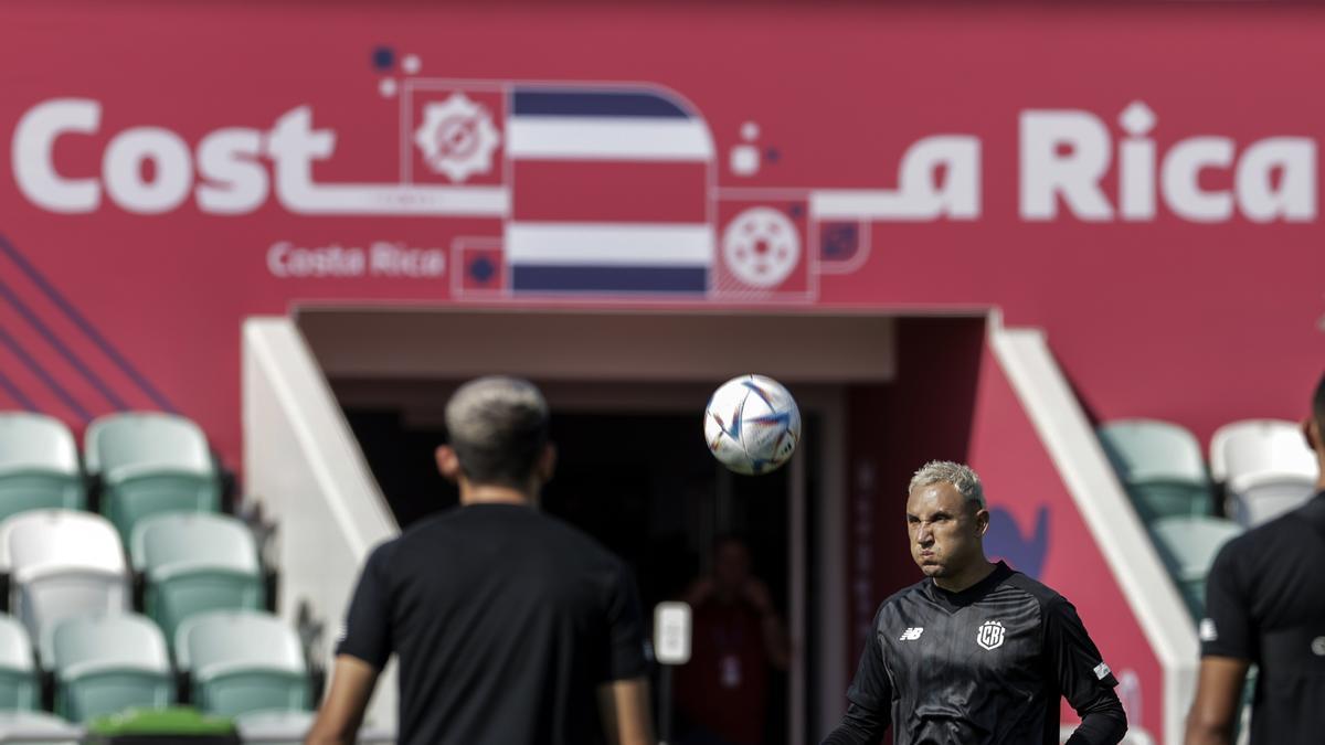 La selección de Costa Rica, durante su entrenamiento previo al partido de España.