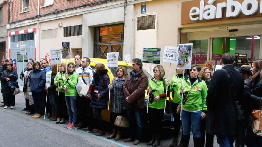 Los trabajadores de El Árbol piden a la empresa que respete sus condiciones laborales