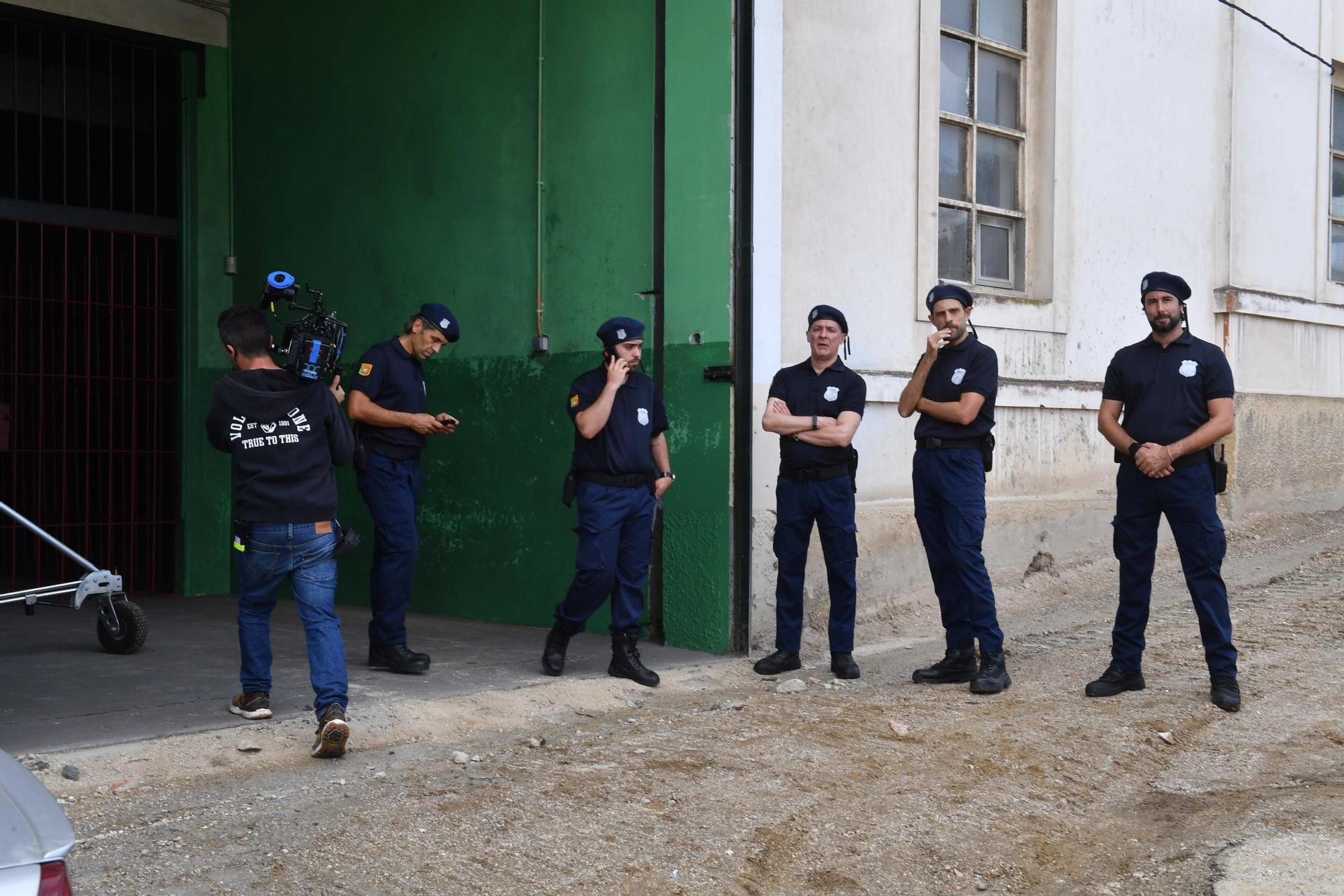 Un rodaje transforma la fábrica de armas de A Coruña en una cárcel