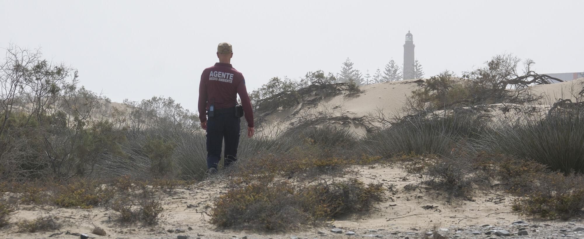 La Guardia Civil y el Cabildo controlan los accesos a las Dunas de Maspalomas