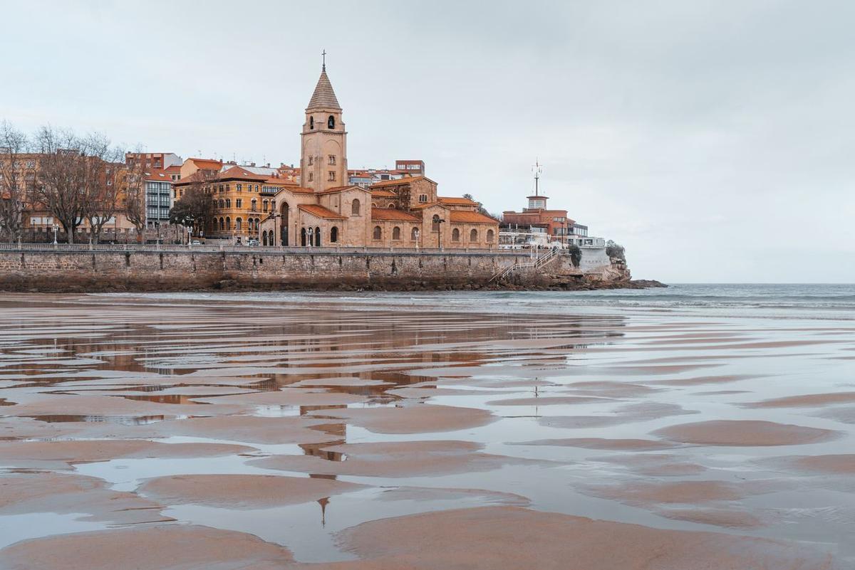 Playa de San Lorenzo, Gijón (Asturias)