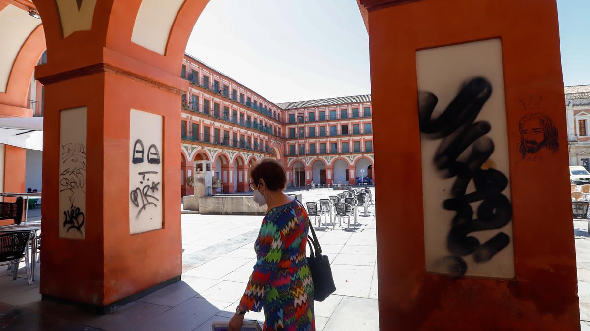 Pintadas en la plaza de la Corredera, el pasado mes de marzo.