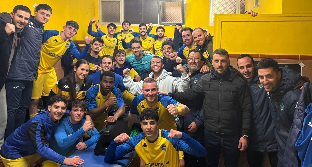 El CF Simat celebra su triunfo ante el Pego CF