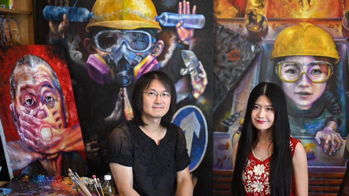 La pareja de artistas originarios de Hong Kong, Lumlong y Lumli, en su estudio de Londres el pasado 15 de junio.