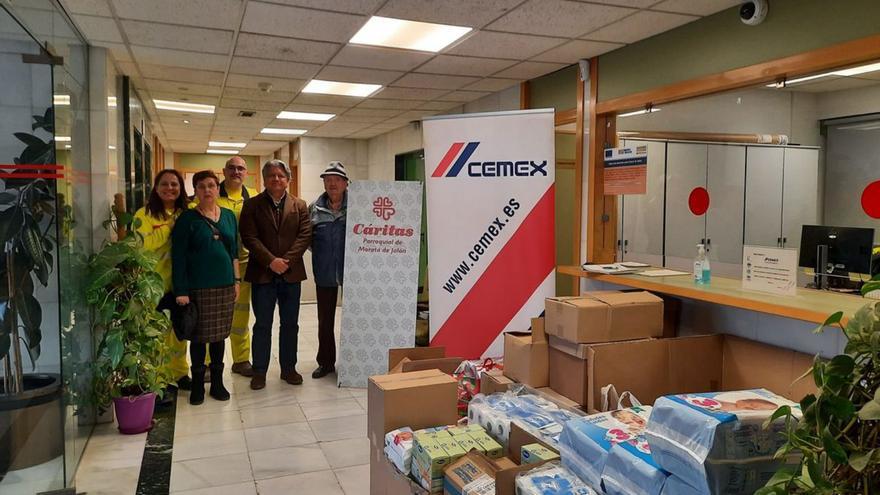Cemex recoge 420 kilos de solidaridad para Cáritas