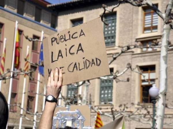 Imágenes de la jornada de huelga estudiantil en Zaragoza