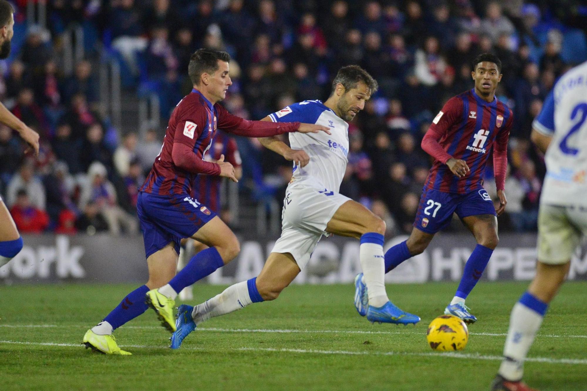 Descalabro en Elda frente al Tenerife (0-3)