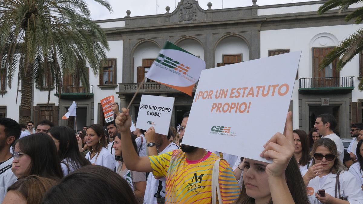 Médicos en huelga en la capital grancanaria, en una imagen de archivo.