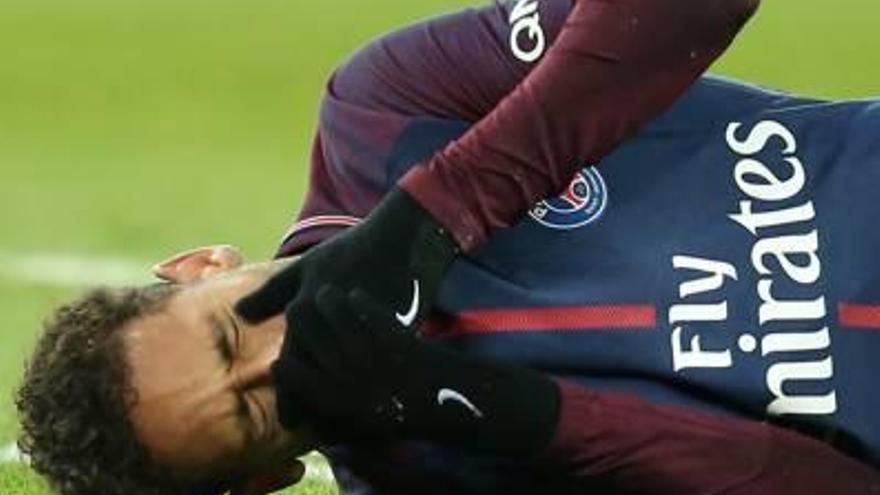 El brasileño Neymar, el pasado domingo tras caer lesionado.