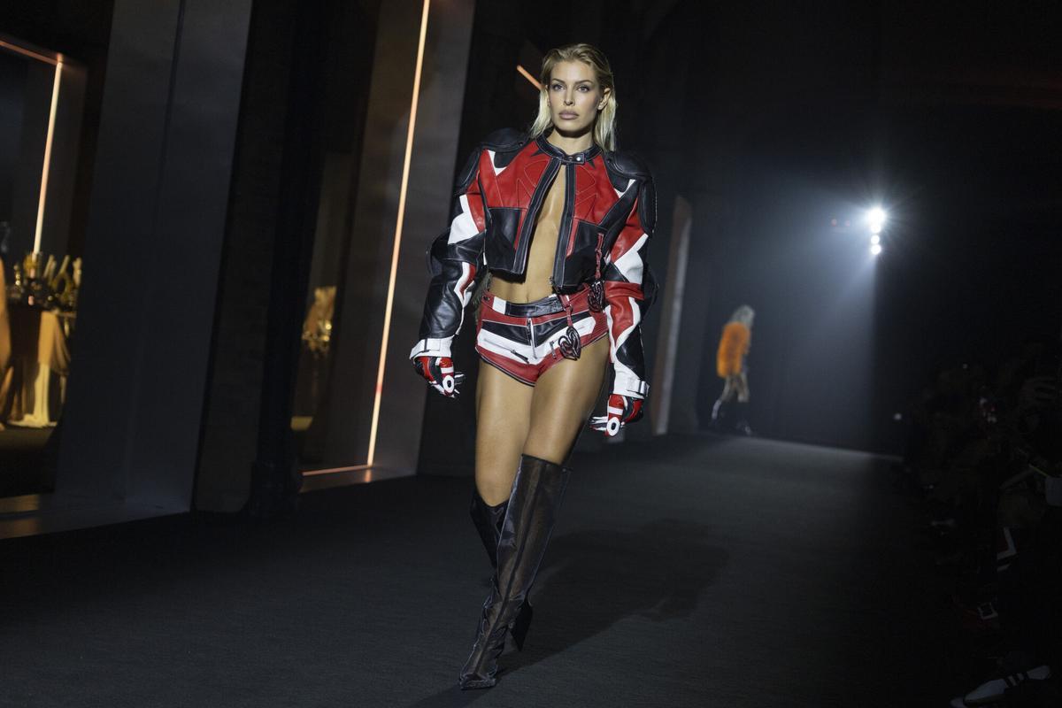 BARCELONA, 16/10/2025.- Desfile del diseñador Dominnico durante la tercera jornada de la 080 Barcelona Fashion. EFE/Marta Pérez