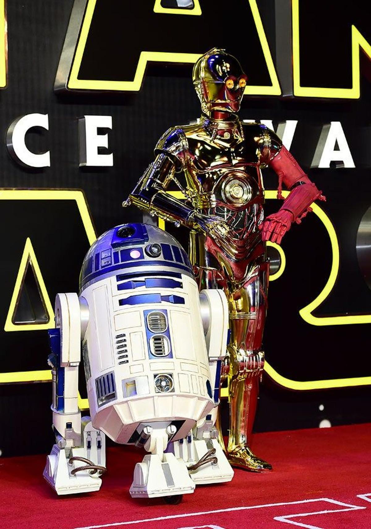 R2D2 y C3P-O, en el preestreno de la última película de La guerra de las galaxias en Londres.