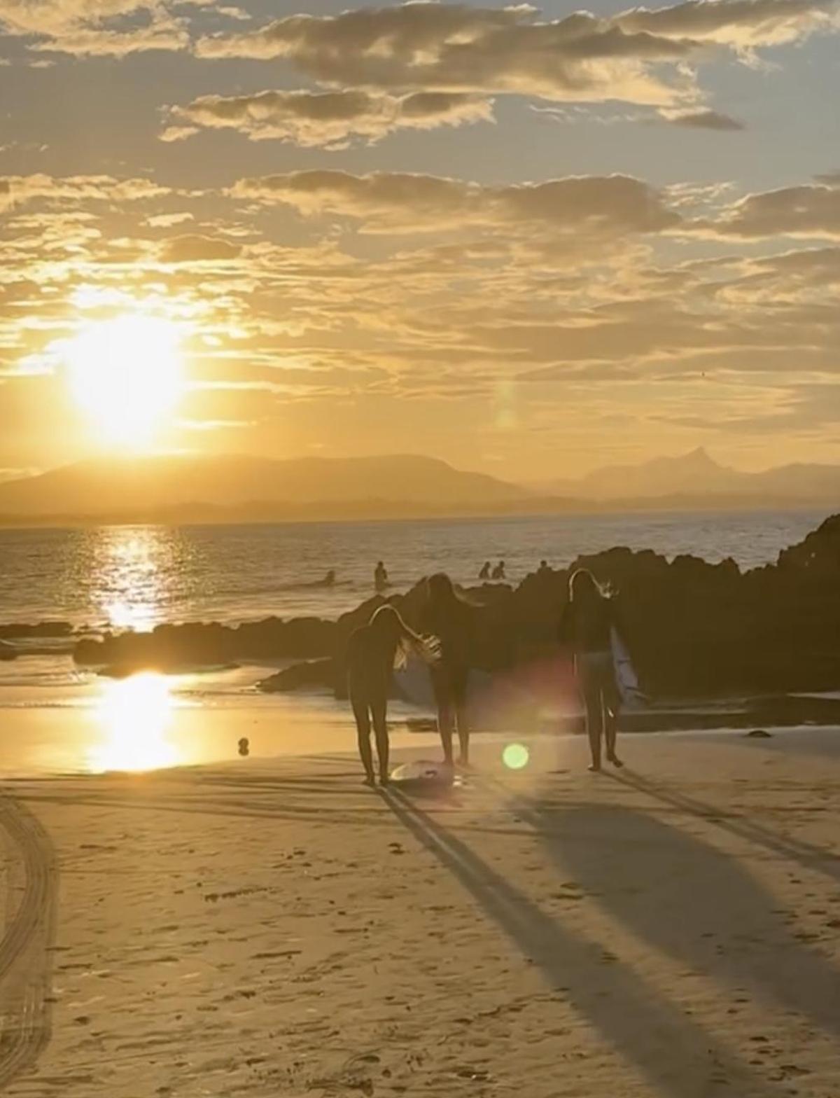 Elsa Pataky presume de vistas y plan, con sus hijos surfeando en las playas de Australia
