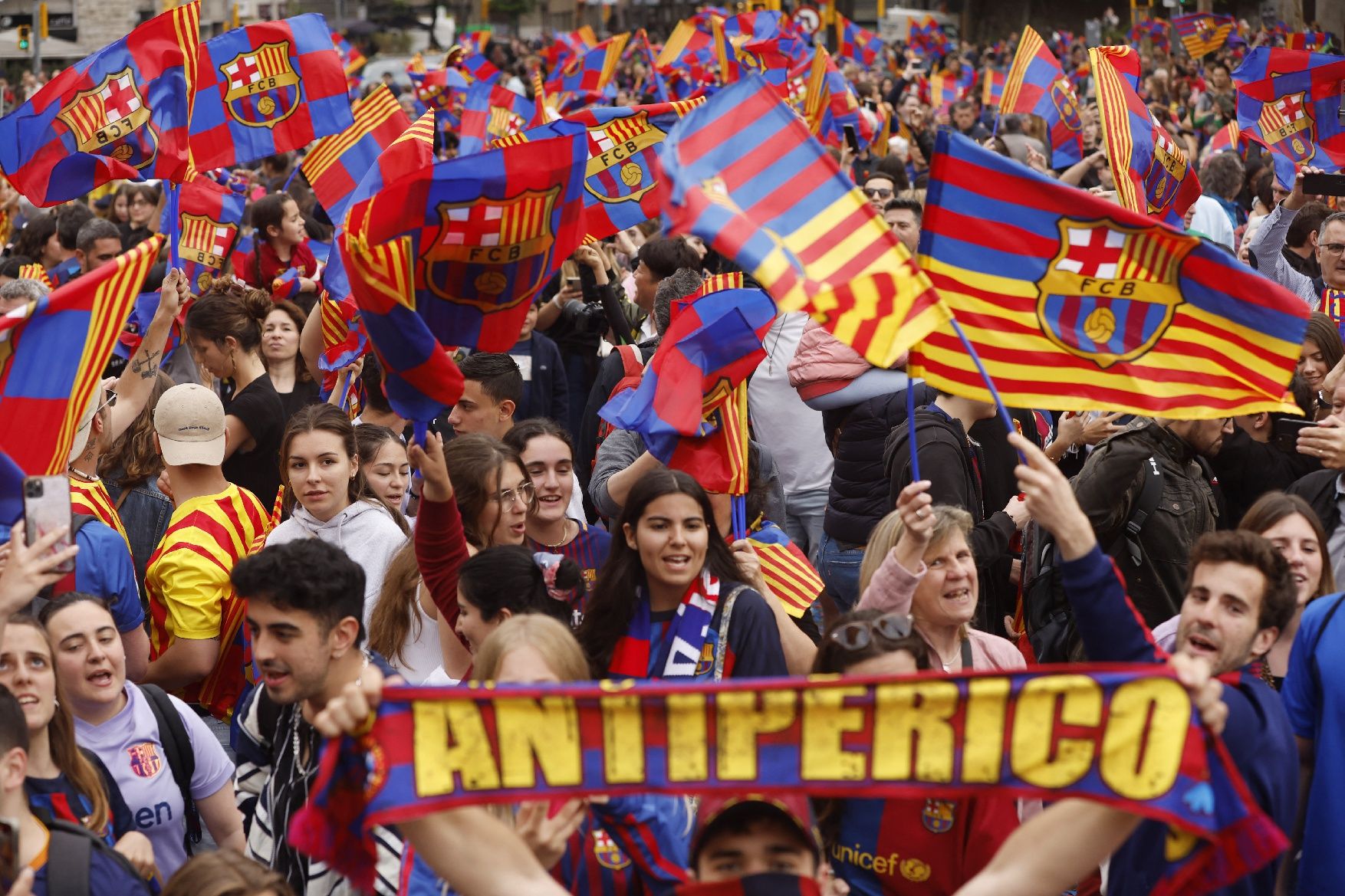 La rua de campions del Barça, en imatges