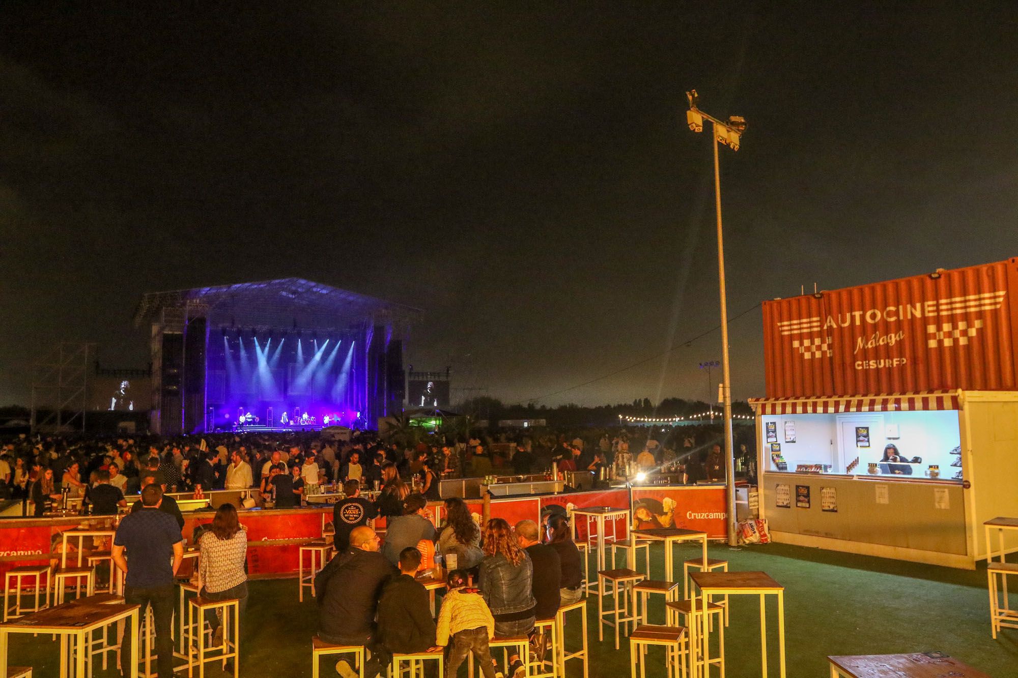 El concierto de Izal en el Autocine de Málaga, en imágenes