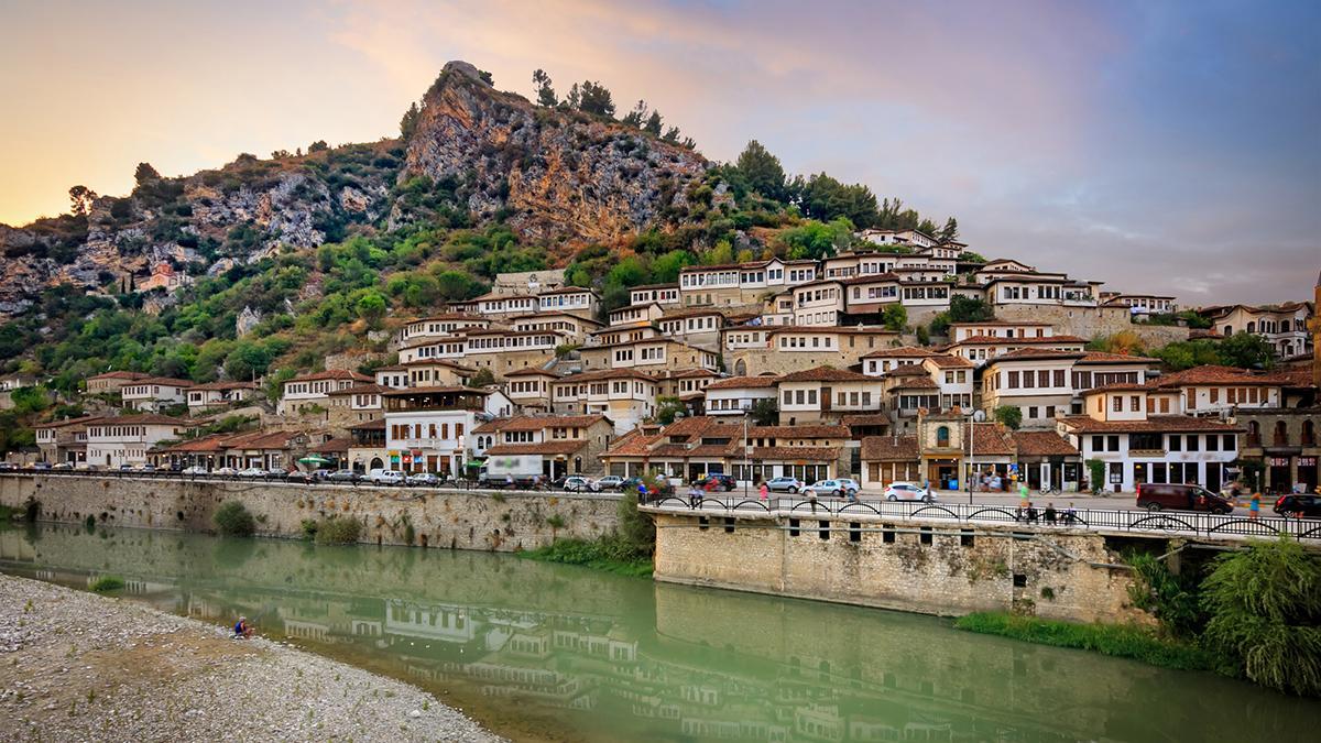 Berat, la ciudad de las mil ventanas, es una de las grandes joyas patrimoniales de Albania.