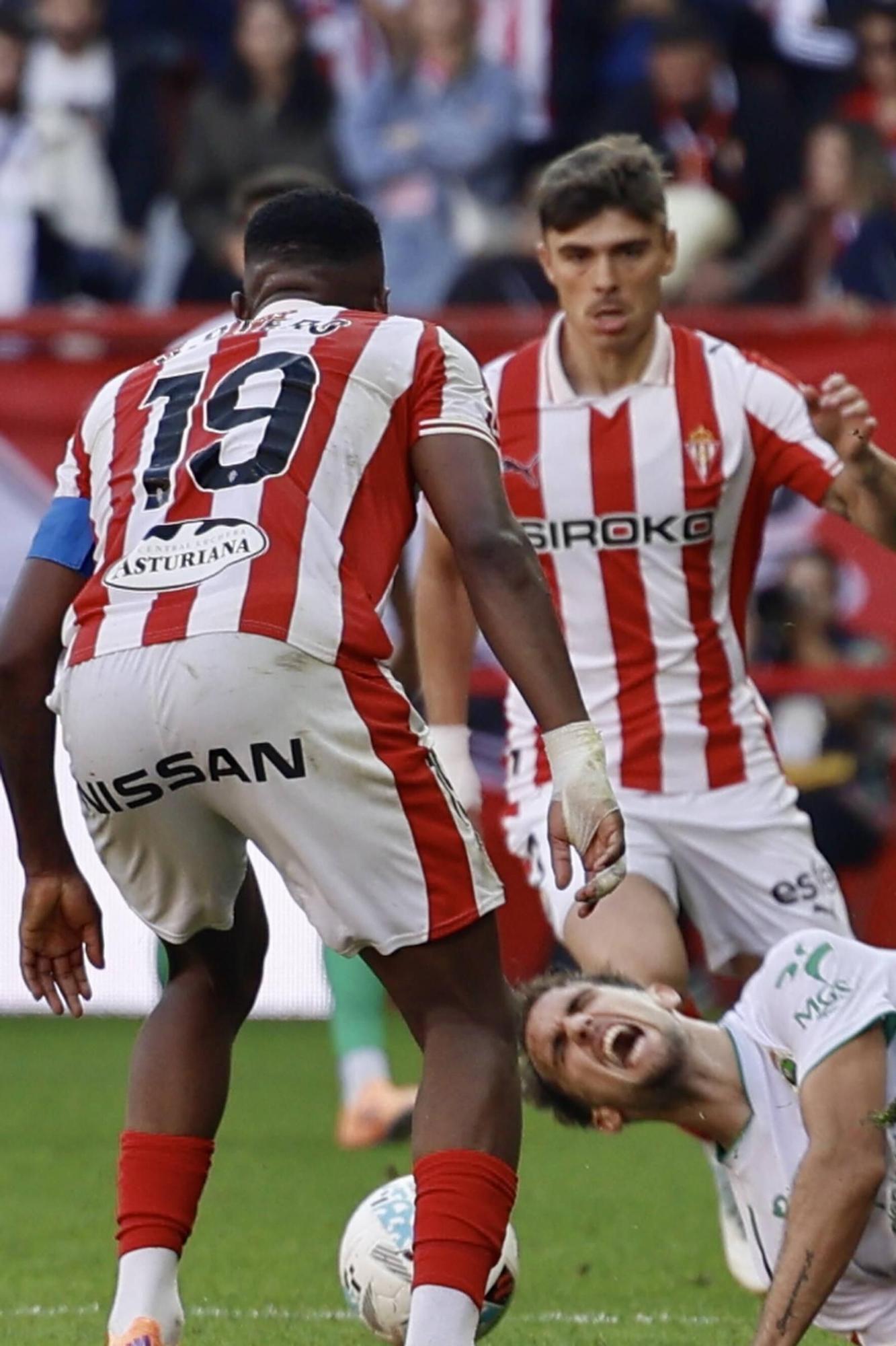 EN IMÁGENES: El partido del Sporting- Racing de Santander en El Molinón