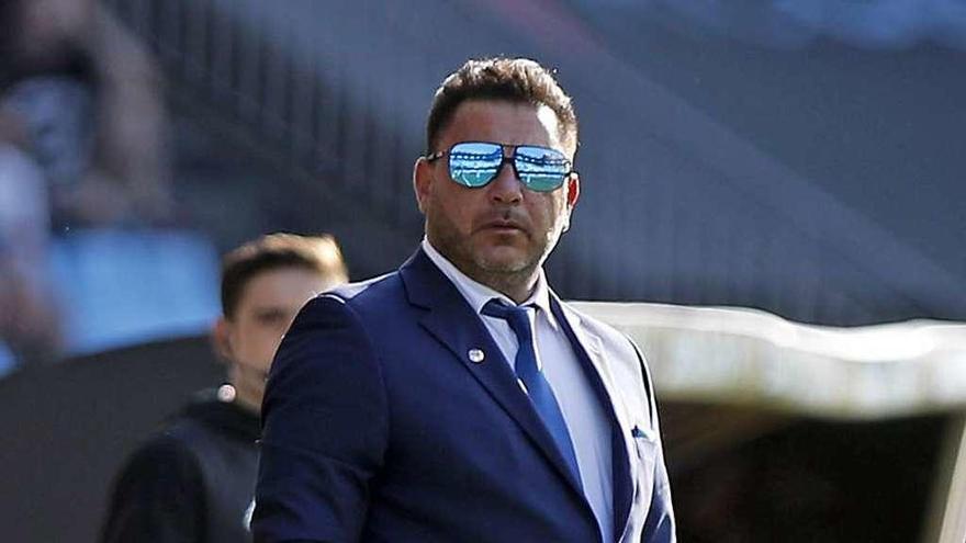 Antonio Mohamed, en el primer partido de Liga en Balaidos, frente al Espanyol. // Marta G.Brea