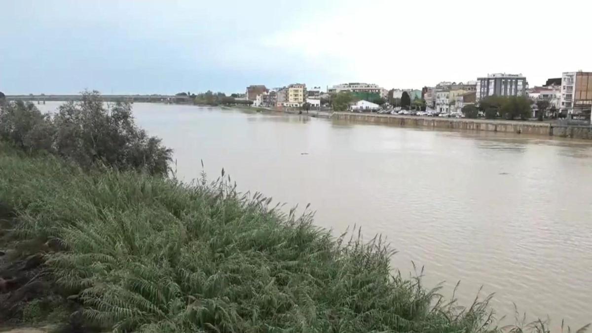 Pendientes de la crecida del Ebro por las lluvias torrenciales de los últimos días