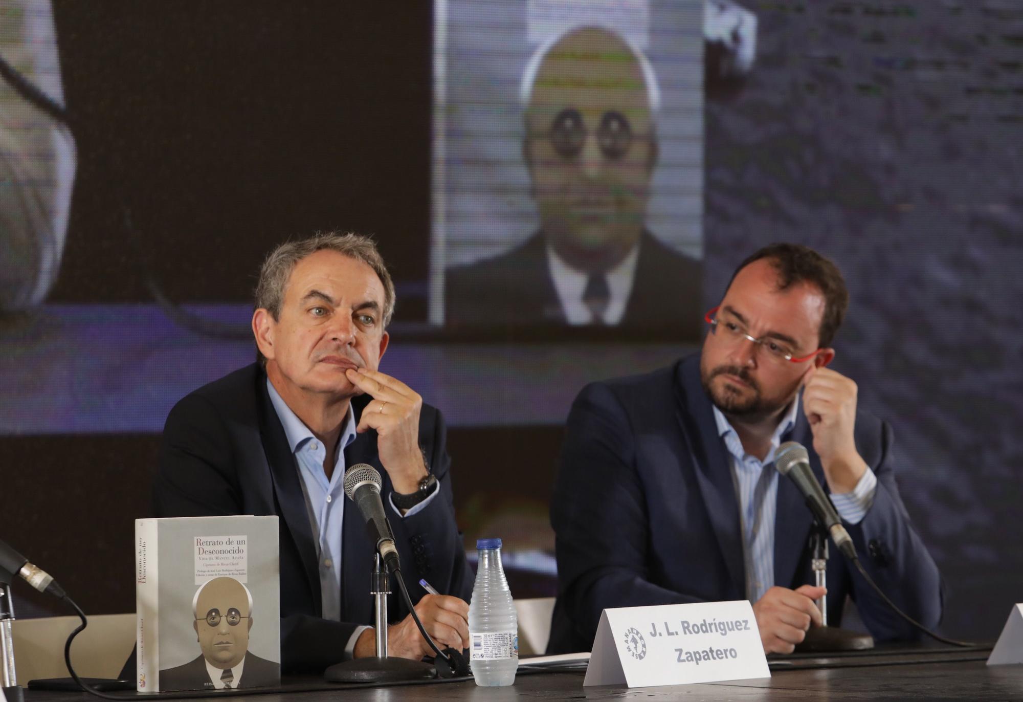 EN IMÁGENES: Adrián Barbón y José Luis Rodríguez Zapatero, en la presentación de un libro en la Semana Negra