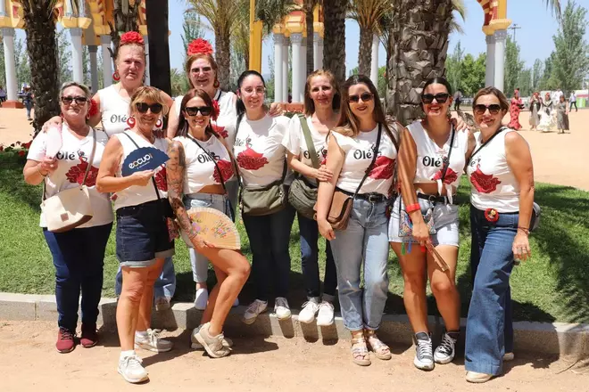 Amigos en El Arenal el jueves de Feria