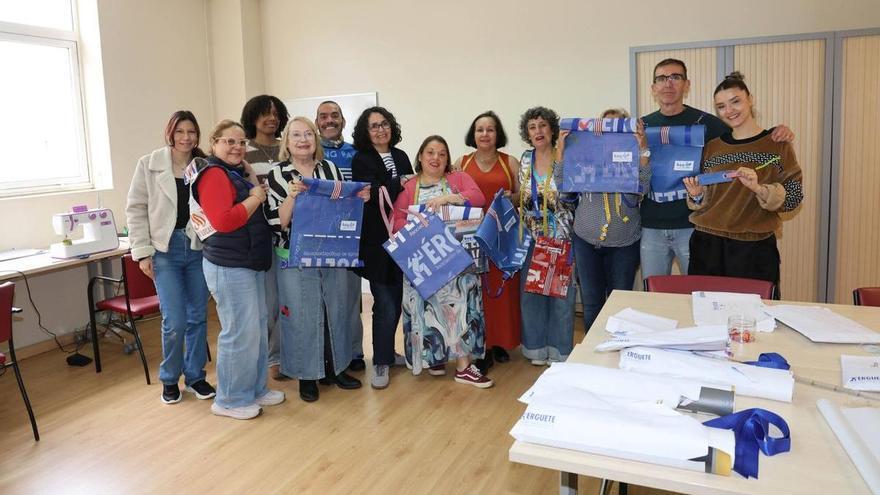 A Asociación Érguete presentou xunto a La Canalla a marca bagsUp que acaban de crear as súas persoas usuarias
