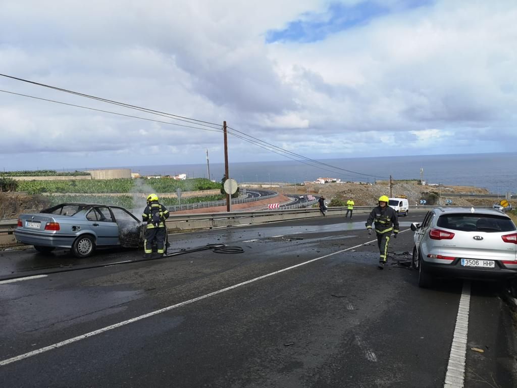 Arde un coche en Arucas (26/10/21)