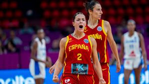 Elena Buenavida celebra una canasta ante Francia