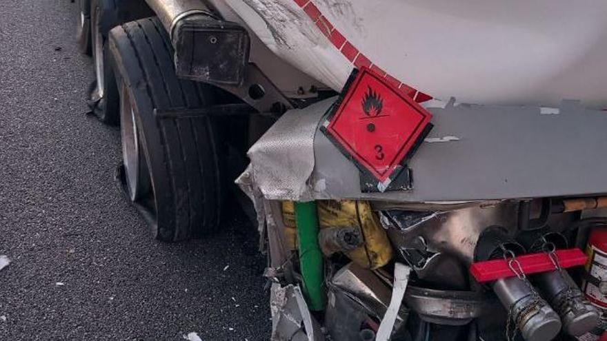 Un dels camions implicats en l'accident