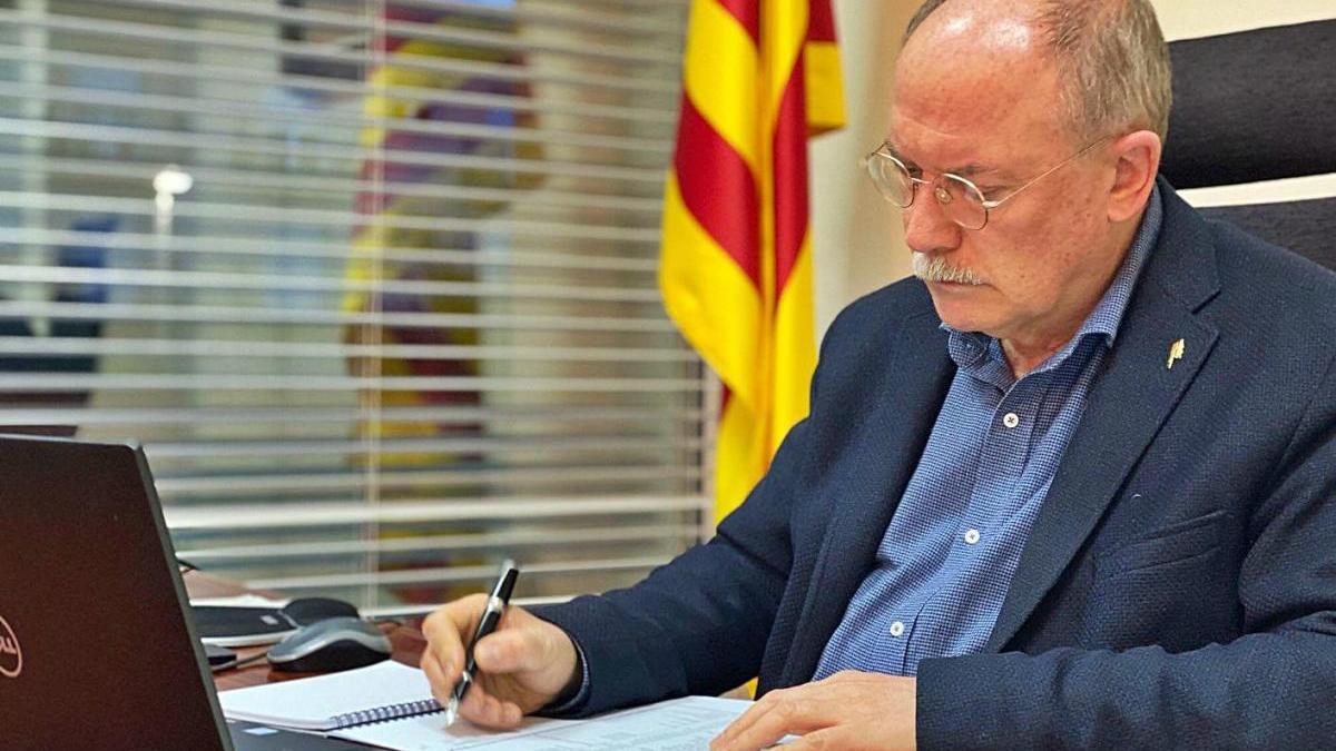 El president del Consell Comarcal del Baix Empordà durant la reunió telemàtica.