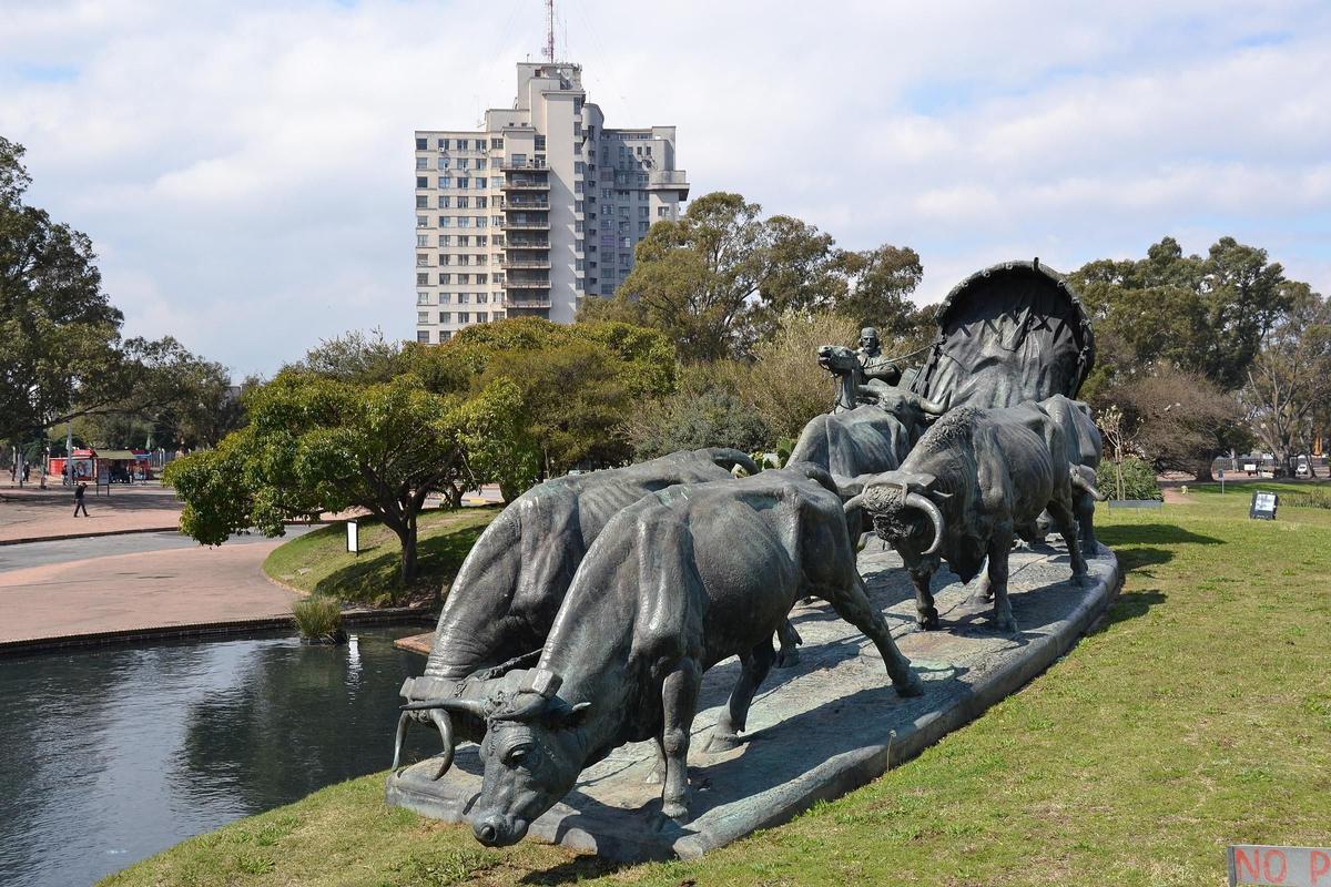 Monumento a la Carreta en el parque José Batlle y Ordóñez
