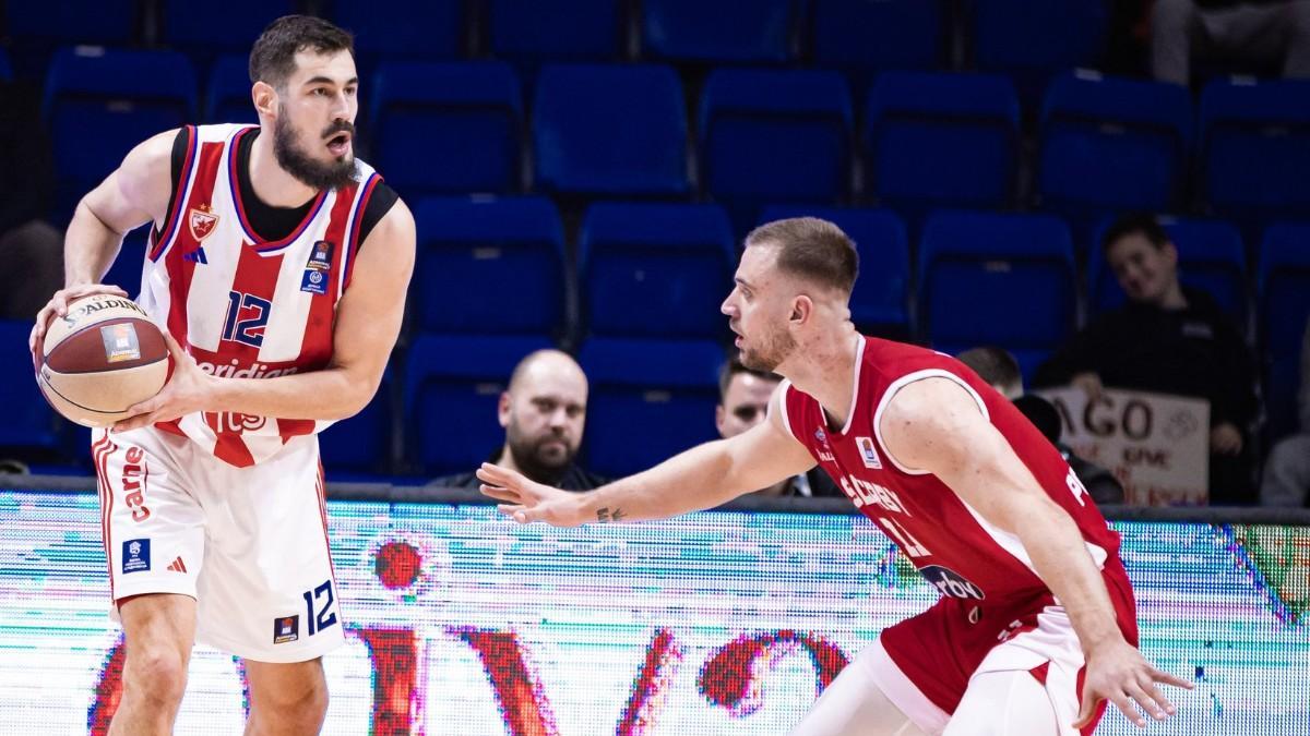 Nikola Kalinic, en un partido con Estrella Roja