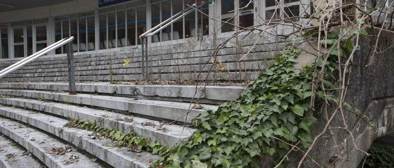 Los efectos del abandono en el antiguo edificio de Maternidad del viejo HUCA.