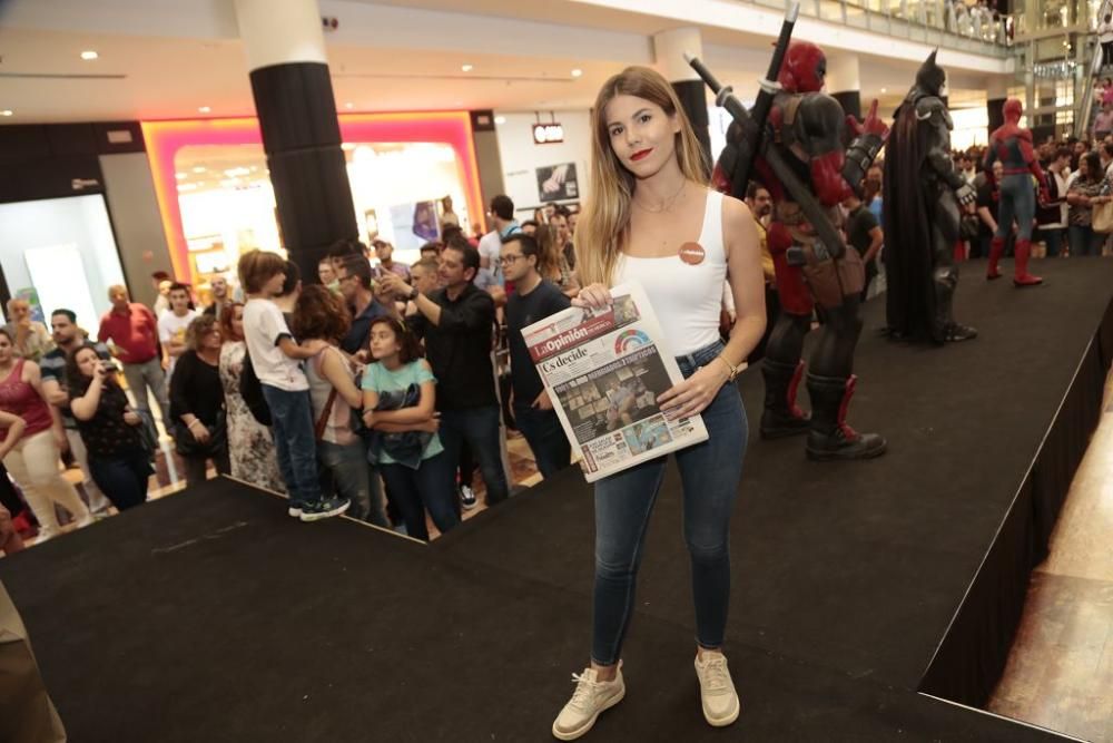 Salva Espín firma cómics de Deadpool con La Resistencia en Nueva Condomina