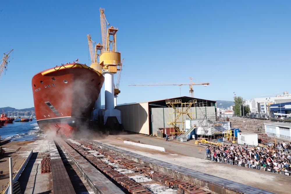 La botadura del crucero de "ultralujo" // J. Lores