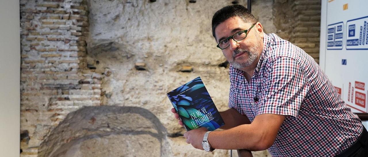 Juan Manuel Jiménez Muñoz, con su nueva obra en la librería Proteo.
