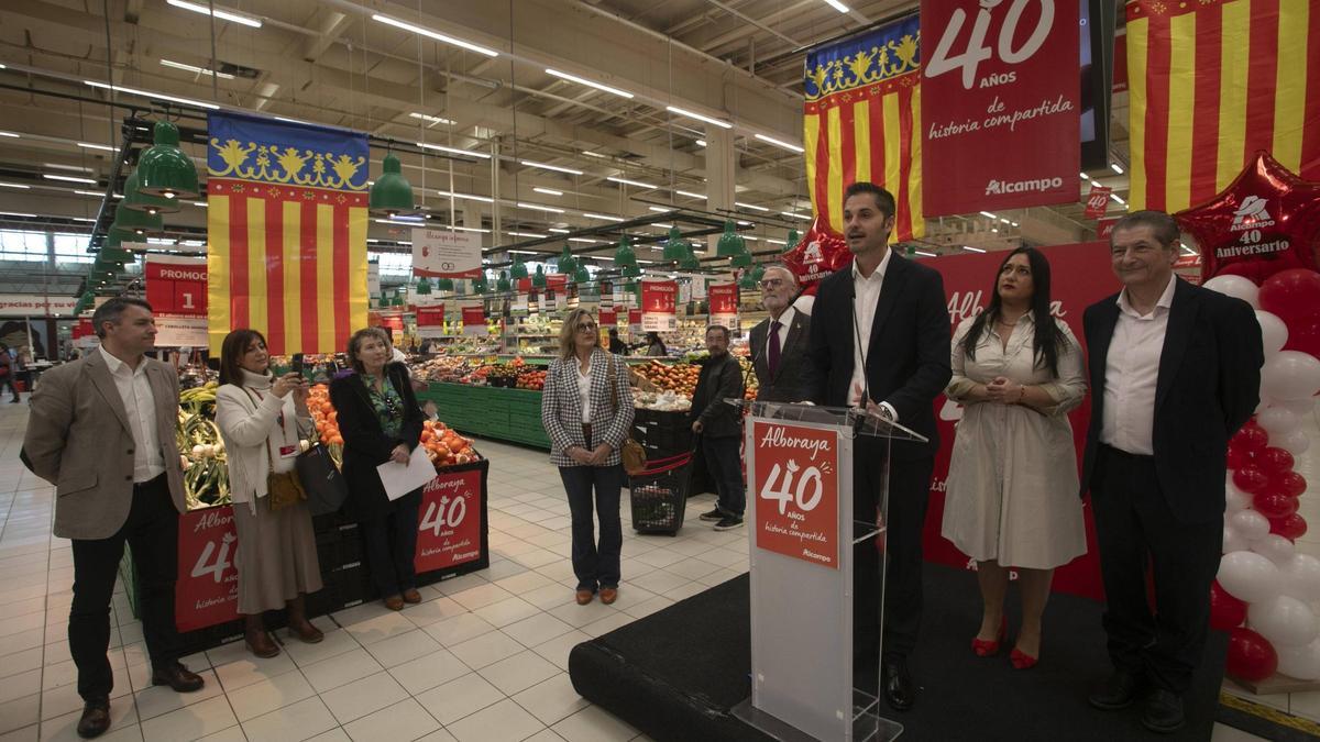 Celebración del cuarenta aniversario de Alcampo en Alboraia, esta mañana.