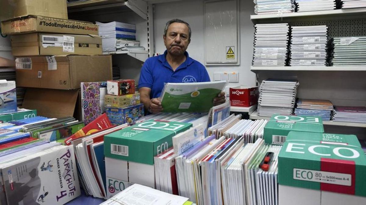 Manuel G. Elbal, presidente del gremio de libreros de la Región de Murcia.