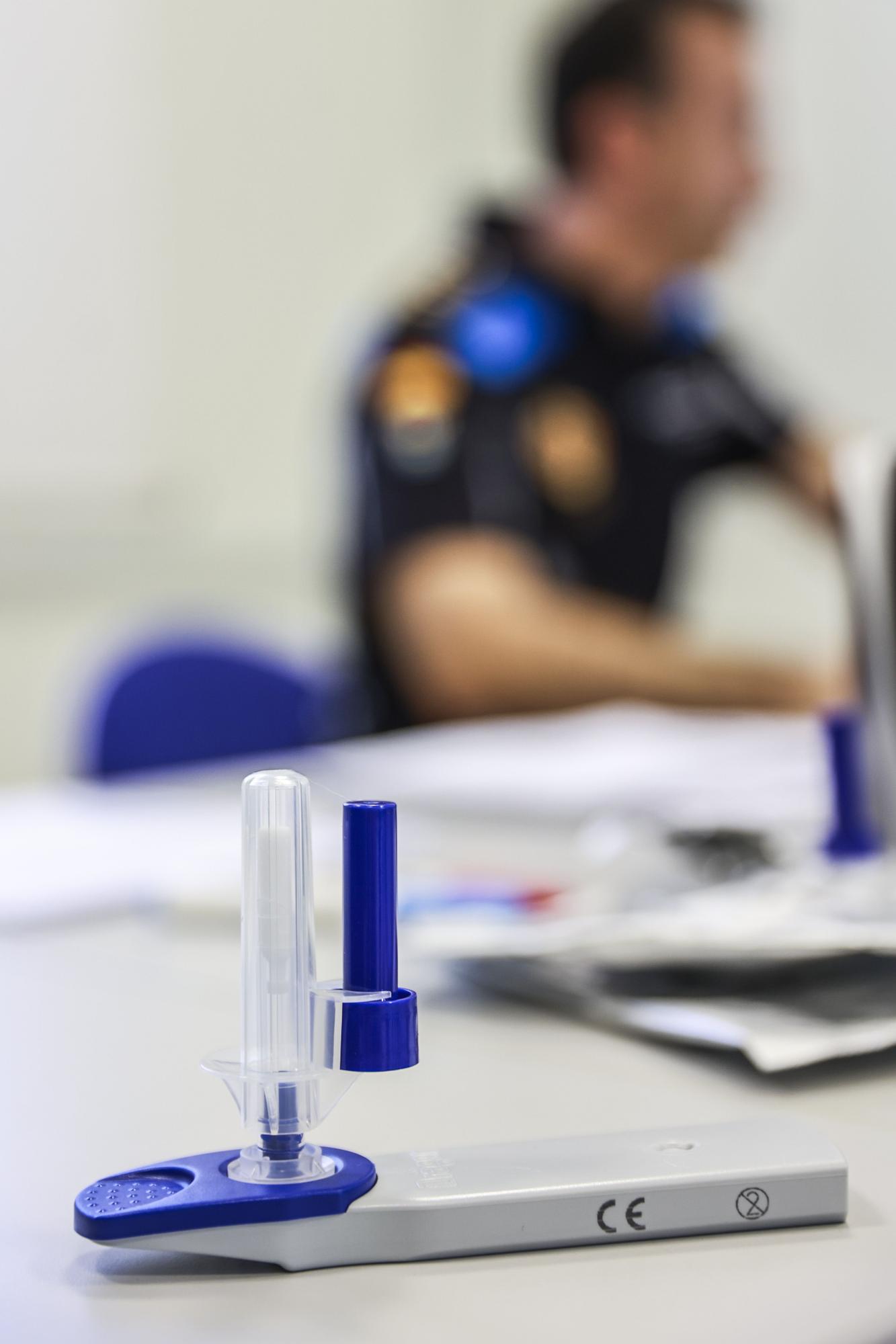 Así se forma la Policía Local ovetense para realizar test de drogas