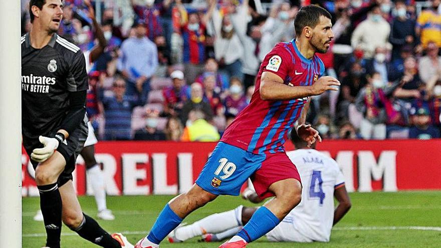 Sergio Agüero va marcar en l’últim minut. | ENRIC FONTCUBERTA/EFE