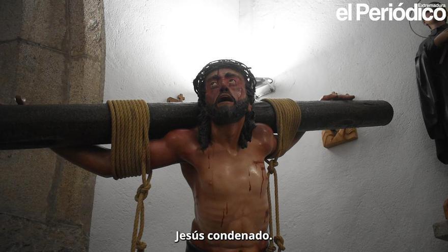 Vídeo | Realismo que rompe moldes: así es la 'moderna' Hermandad Universitaria de Jesús Condenado en Cáceres