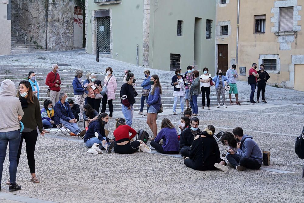 Cues en el primer dia de venda d'entrades de Temporada Alta