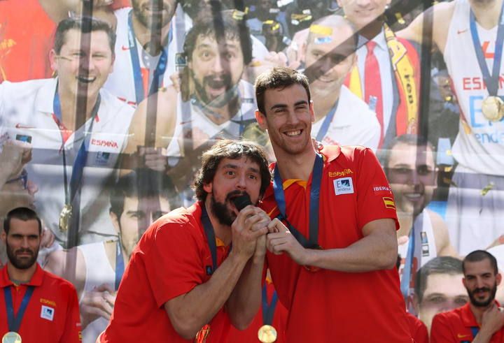 LA SELECCI?N FESTEJA EL T?TULO DEL EUROBASKET EN MADRID