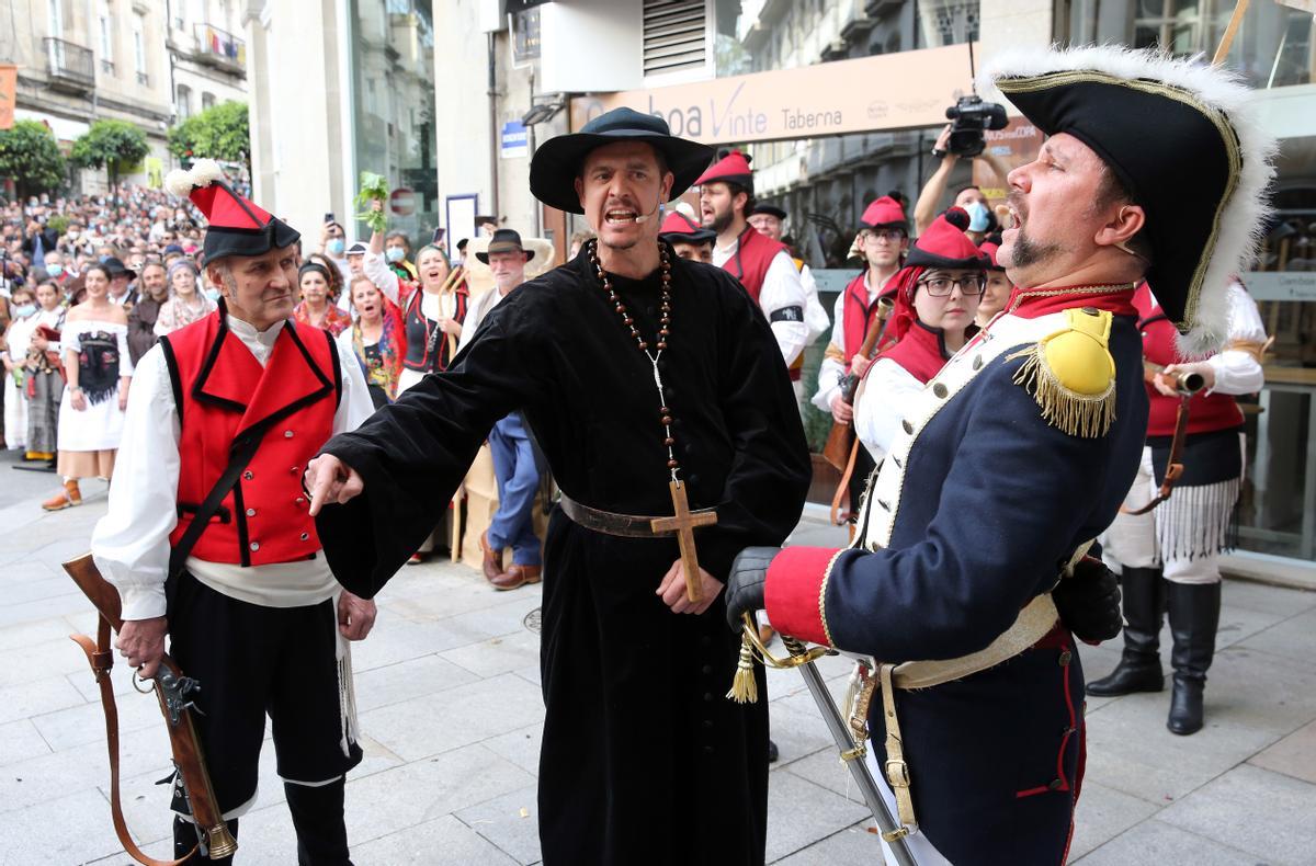 Los vigueses abarrotan las calles del Casco Vello en el día grande de la Reconquista